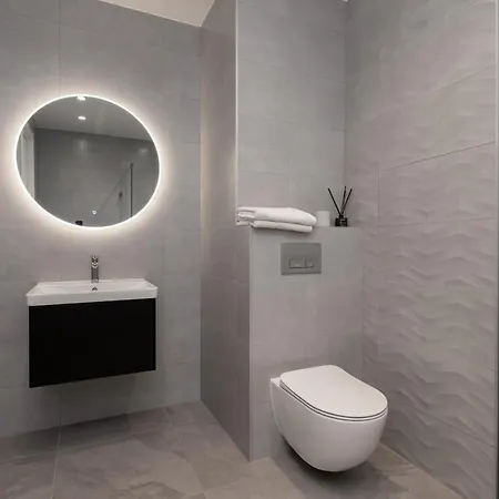 Hilltop - Grand Gonsiori Apartament *