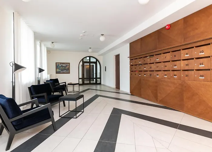 Hilltop - Grand Gonsiori Apartment *