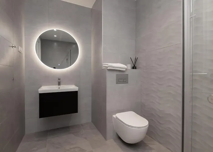 Hilltop - Grand Gonsiori Apartman *