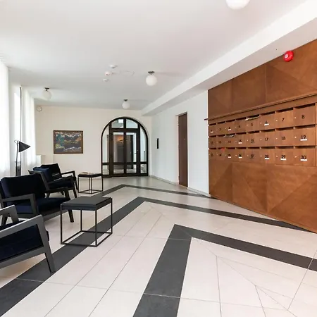 Hilltop - Grand Gonsiori Apartment *